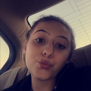 Meet your Posher, Ella